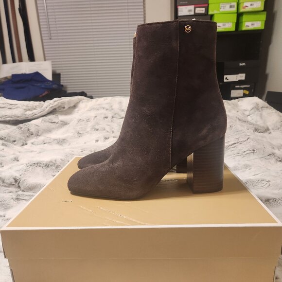 Michael Kors Hazel Flex Bootie – Chocolate Suede – Size 8.5M (NEW) - Picture 5 of 7